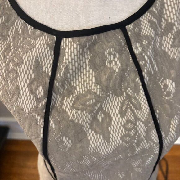 Anthropologie Weston Wear  Womens Sleeveless Lace Overlay Peplum Top Medium - Picture 3 of 5